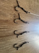 Zestaw 4 przyponów karpiowych Ronnie Rig hak fox curve shank #4