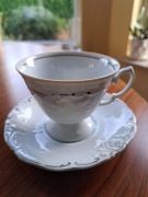 Filiżanka z podstawkiem biała złote wykończenia Wawel