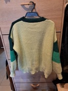 Sweter damski elegancki geometryczny wzór - odcienie zielonego