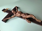 XVIII-wieczny drewniany krzyż (69 cm) z drewnianą rzeźbą