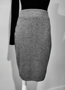 Szara spódnica marki Amisu używana rozmiar 40