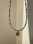 Krótki naszyjnik choker z fasetowanych kamieni turkus wisiorek złoty