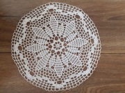 SERWETKA WYKONANA  NA SZYDEŁKU śr. 21 cm  (3)