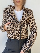 Stylowa kurtka marki H&M w modny, panterkowy wzór