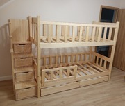 Łóżko piętrowe ze schodami 