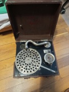 Stary Patefon biurkowy