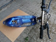 Elektryczna hulajnoga na częśći