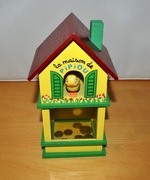 Skarbonka zabawka La maison de Pipiou drewniana 19 cm