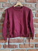 bordowy sweter z wiązaniami