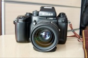 Nikon F4 Sprzedam profesjonalny zestaw analogowy Nikon w doskonałym stanie