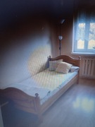 Łóżko z materacem jak nowe.