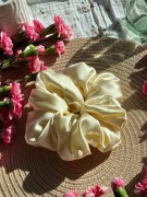 Jedwabna gumka do włosów scrunchie