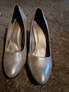 Srebrne buty na obcasie 