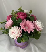 Bukiet prezentowy z kwiatów mydlanych. flower box