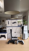 PS5 Slim z Napędem (1TB)+ 2 Pady + Stacja do ładowania + Podstawka + 1 Gra