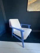 Fotel lisek PRL biały z błękitnym malowaniem