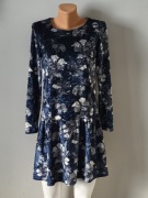 Śliczna sukienka w kawiaty firmy LYKKE.