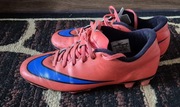 Buty piłkarskie, korkii Nike, r. 40