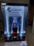 Unikatowy wyświetlacz Pepsi Infinity Mirror – Oryginalny z Baru!