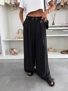 Spodnie z szeroką nogawką z paskiem . Model wiosenny 