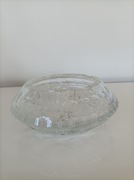 Kryształowa popielnica.