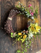Wianek wiosenny całoroczny stroik na drzwi  ścianę 