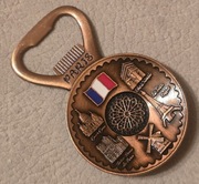 Magnes na lodówkę metalowy otwieracz PARYŻ FRANCJA Wieża Eiffla Luwr. (36)