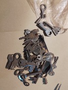 stare klucze do kłódek i drzwi z czasów prl duży zestaw