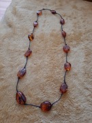 Korale z bursztynem.