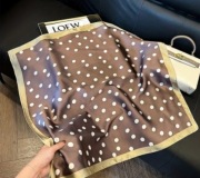 Apaszka chusta gawroszka klasyczna 68x68cm vintage satynowa gładka