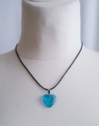 Naszyjnik z rzemyku z wisiorkiem serce niebieskie