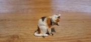 Schleich kot liżący łapkę figurka model wycofany z 2010 r.