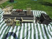 Płaszcz wodny do ciemni fotograficznej plus kosze oraz płuczka do odbitek.