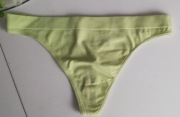 Maleńkie limonkowe stringi 