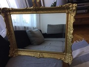 Lustro w złotej ramie 