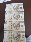 Banknoty 200 zł cztery sztuki Nr seryjny końcówka jeden po drugim 
