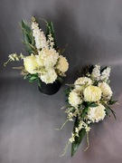 Elegancki wieniec z bukietem / kompozycja nagrobna, wiązanki, stroik