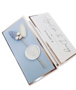 Kartka ślubna w pudełku z suszonymi kwiatami błękitna personalizowana 