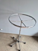 Stojaki obrotowe na odzież 3 szt. plus 2 kosze .