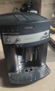 Ekspres De Longhi Magnifica ESAM 3000.B uszkodzony