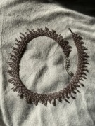 Krywulka, sylianka, fioletowy naszyjnik z koralików