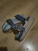 Nowe brokatowe sandałki na podwyższeniu 