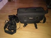 Lustrzanka Nikon d40 body + obiektyw 18-55 ładowarka pokrowiec karta 1GB 