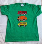  Zielona koszulka dziecięca z pojazdami – Straż, Śmieciarka, Autobus 
