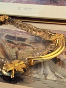 Dekoracyjna taca ze złoconymi liśćmi i uchwytami Styl Glamour