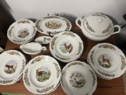 Serwis obiadowy Ćmielòw - wzòr myśliwski na 8 osób .