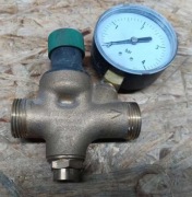 Zawór napełniający VF04 Honeywell (VF04-1/2E) z manometrem