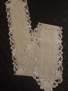 Wąski bieżnik świąteczny haftowany szary