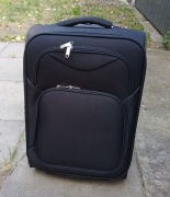 Nowa walizka podróżna 