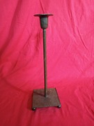 Metalowy stary świecznik